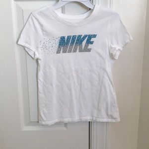 girls nike tee